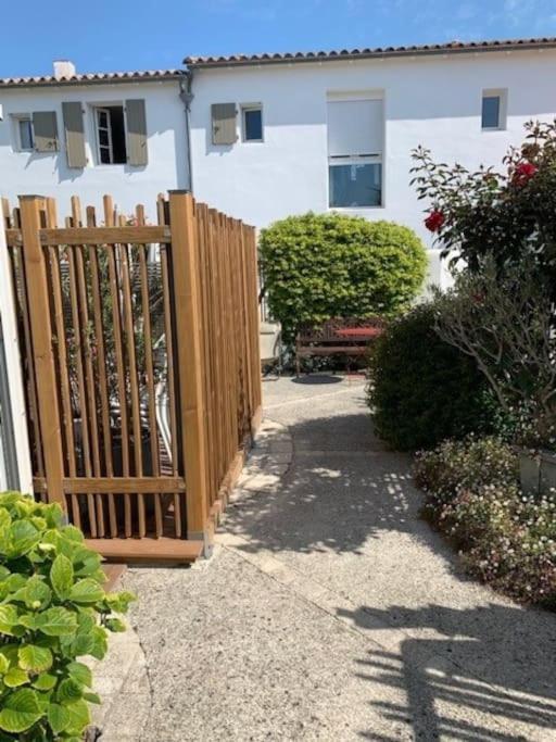 Maison De Vacances La Flotte 00491Ui Bagian luar foto