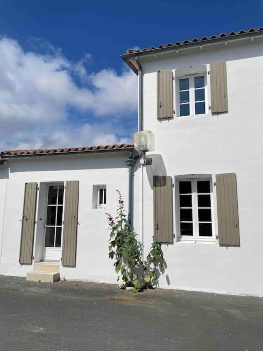 Maison De Vacances La Flotte 00491Ui Bagian luar foto